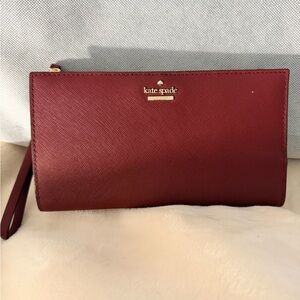 ✨ Kate Spade New York Saffiano Leather Zip Clutch — New ✨